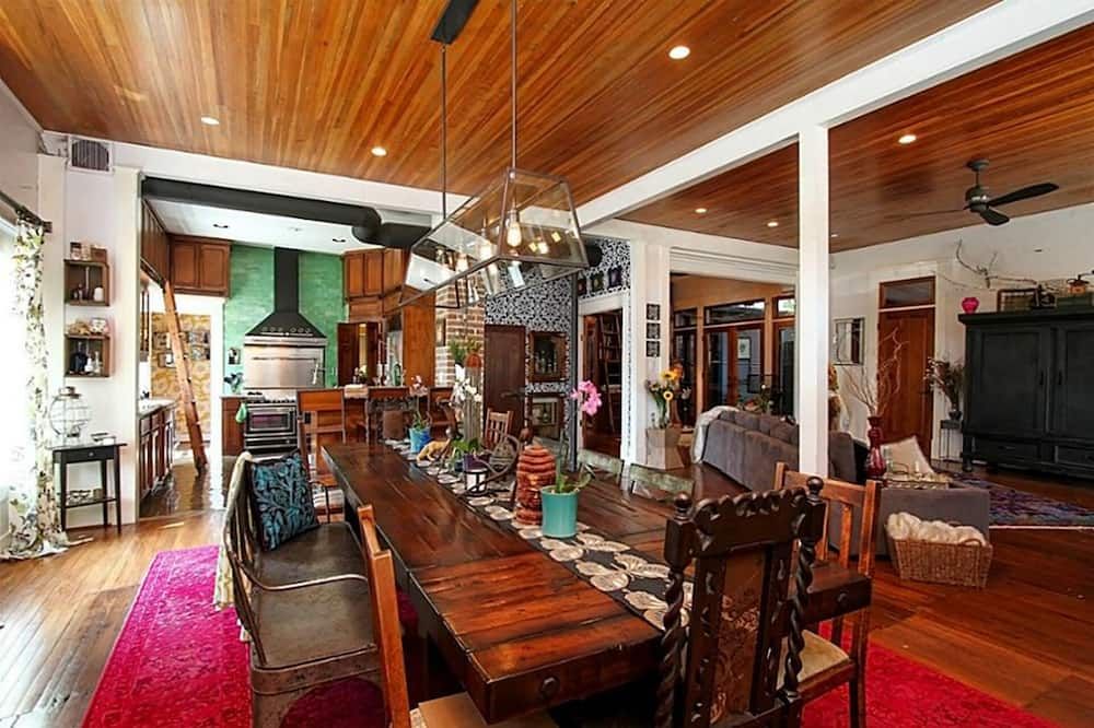 Unique Historic Showpiece Home 6K sq ft. 4 living/ent areas, hot tub on balcony - هيوستن - غرفة طعام