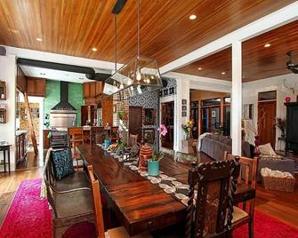 ユニークな歴史的な表彰台ホーム6K sq ft。4リビング/エンエリア、バルコニーのホットタブ - ヒューストン - ダイニングルーム