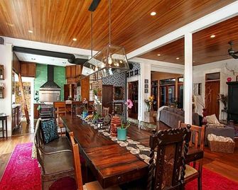 Unique Historic Showpiece Home 6K sq ft. 4 living/ent areas, hot tub on balcony - هيوستن - غرفة طعام