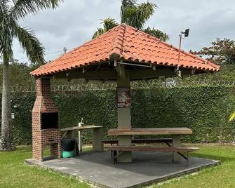 Kitnet Flamingo 31B - Matinhos - Pátio