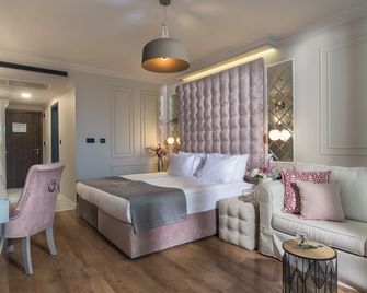 Casa di Fiore SPA and Medical Hotel, Mineral Pools & Private Beach - Kranevo