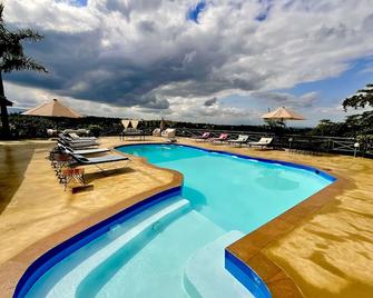 Pink Flamingo Boutique Hotel - Moshi - Басейн