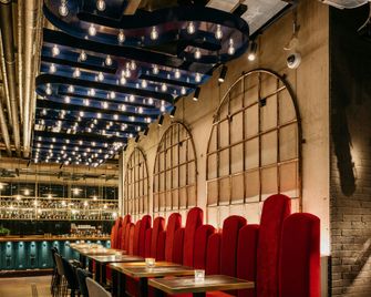 Ruby Ella Hotel Cologne by IHG - Kolín nad Rýnem - Bar
