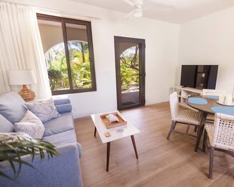 The Hacienda - One Bedroom - Utila - Living room