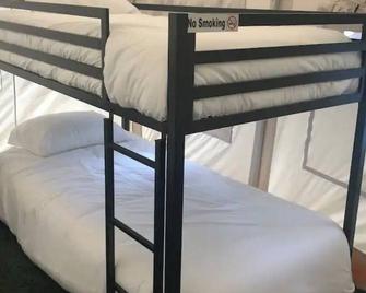 Woodsie - best glamping experience Middletown ny - Middletown - Bedroom