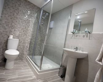 Hotel 52 Stanley - Stanley - Bathroom
