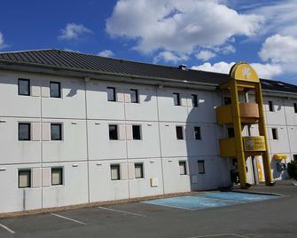Premiere Classe Orléans Ouest - La chapelle Saint Mesmin - La Chapelle-Saint-Mesmin - Building