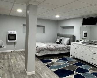 Peaceful One Bedroom in University District - Buffalo - Quarto