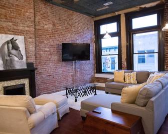 LeCoop Ultra Luxury 2 bed Loft on Bourbon Trail.Close to BuffaloTrace and others - Shelbyville - Huiskamer