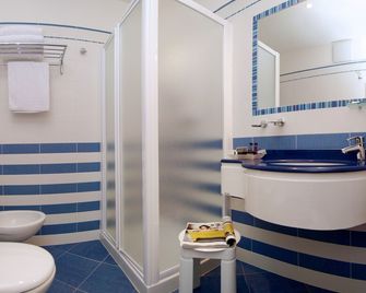 Hotel Garnì Corallo - Nago–Torbole - Phòng tắm