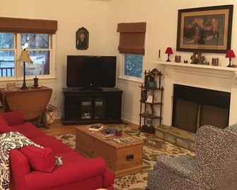 Cottage Near 2 Golf Courses, Msu, Cafb - West Point - Huiskamer