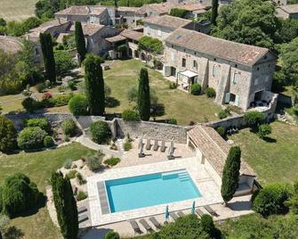 Mas Des Trois Citernes - Fully renovated gîte with private pool (14 pers.) - Saint-Jean-de-Maruéjols-et-Avéjan - Piscina