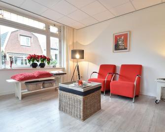 Alluring Apartment in Bergen with Terrace, Garden and BBQ - Bergen - Sala de estar