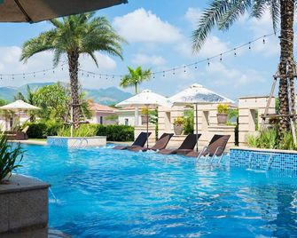 Wyndham Sky Lake Resort and Villas - Hanoi - Pool