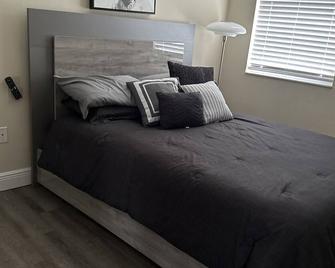 Romantic /hot tub — 5 min from the mall - Land O' Lakes - Habitación