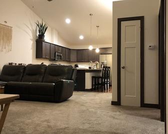 Brand new duplex - Cedar Rapids - Wohnzimmer