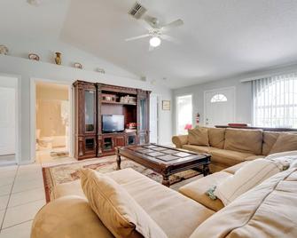 Fenced Yard & Game Room: Family Home in Kissimmee! - Poinciana - Living room
