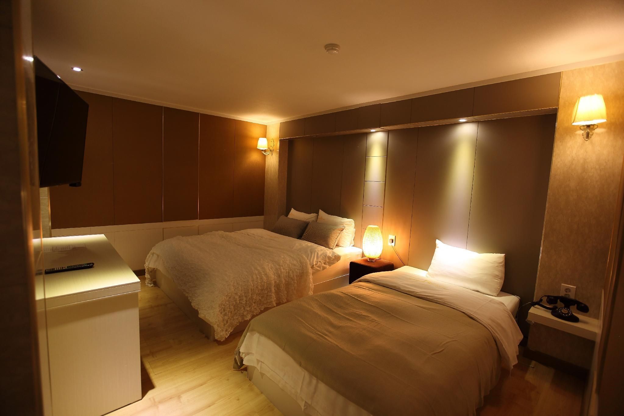 ريفر هوتل نامون