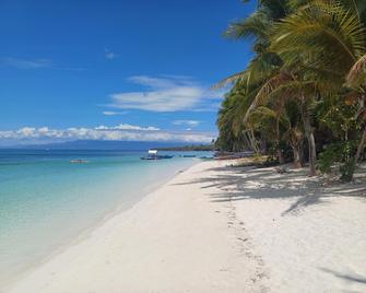 Treasure Island Beach Bungalows - Siquijor - Beach