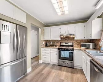 Spacious 3 Bedroom - Cary - Cocina