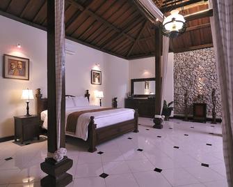 Joglo Plawang Villa & Resort - Pakem - Schlafzimmer