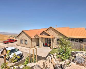 Spacious Tooele Unit w/ Sprawling Mtn Views! - Tooele - Building