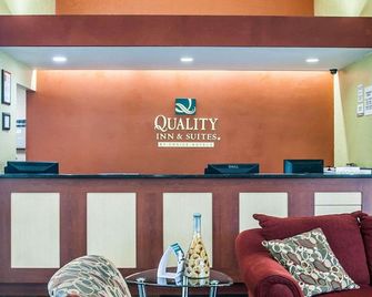 Quality Inn & Suites - Kansas City - Front desk