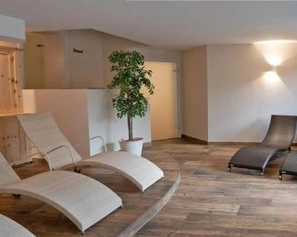 Ferienwohnungen Am Kurpark - Rosshaupten - Living room