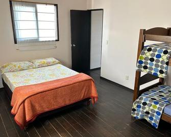 Simple casa de playa para descansar con familia y amigos, - La Barra - Bedroom