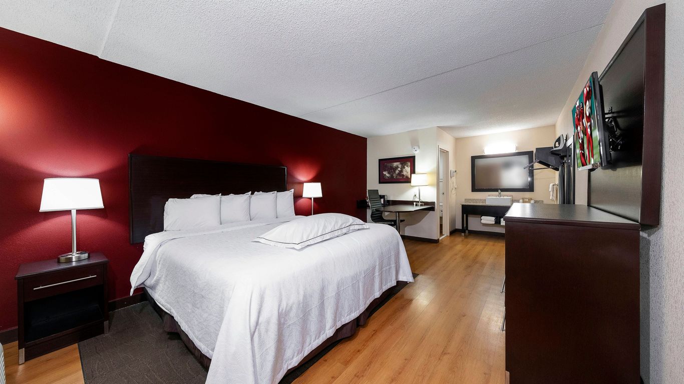 Red Roof Plus Huntsville-Madison