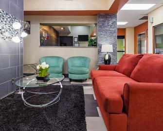 SureStay Plus Hotel by Best Western Blue Springs - Blue Springs - Лоббі