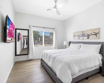 Larkspur Villa - Lovely & Entertaining Hot Tub with pool, resort living! - Scottsdale - Camera da letto