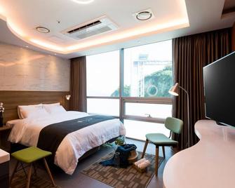 Yeosu Odongdo Hotel - Yeosu - Habitación