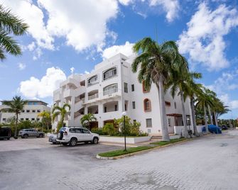 Spacious Simpsonbay Yachtclub apartment with pool - Koolbaai - Gebouw