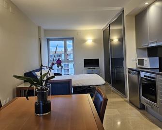 Apartaments Els Quimics - Girona - Dining room