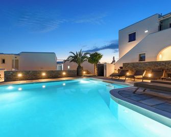 Hotel Manos - Parikia - Zwembad