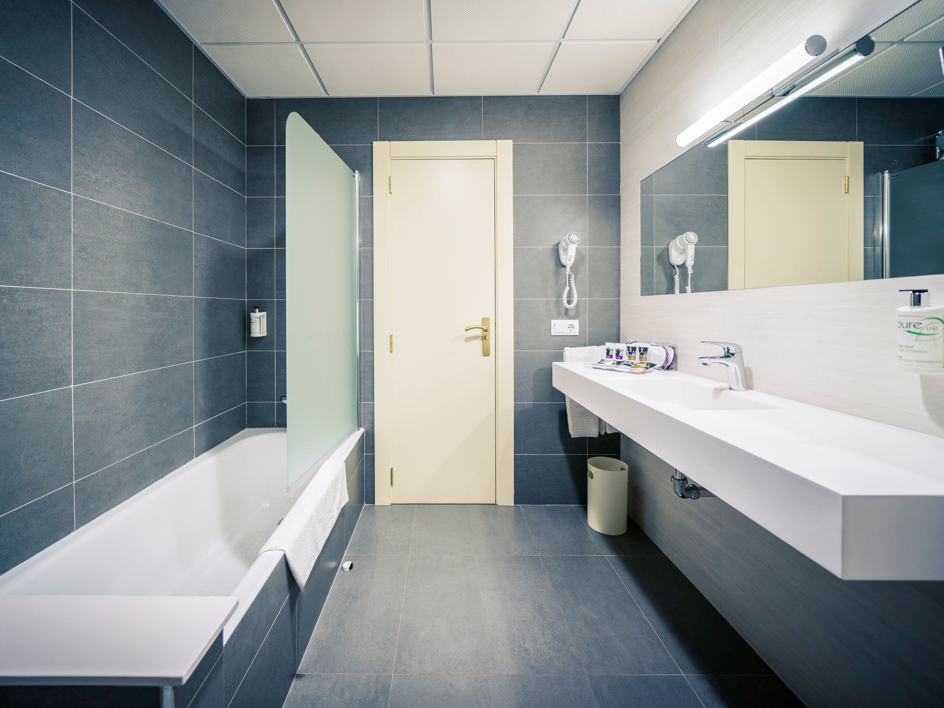 ميركيور كارلتون ريوجا - لوغرونو - غرفة نوم