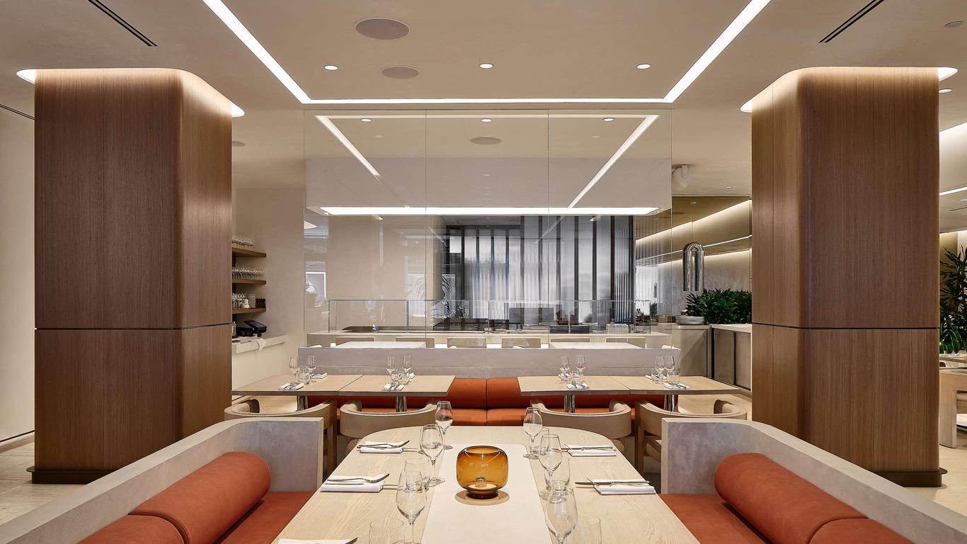 فوج هوتل مونتريال داونتاون، كوريو كوليكشن باي هيلتون