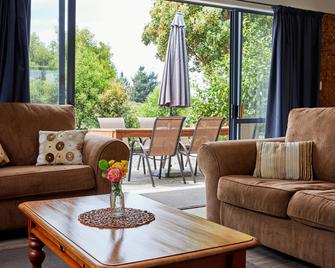 Barnacle Bills - Kaikoura - Living room