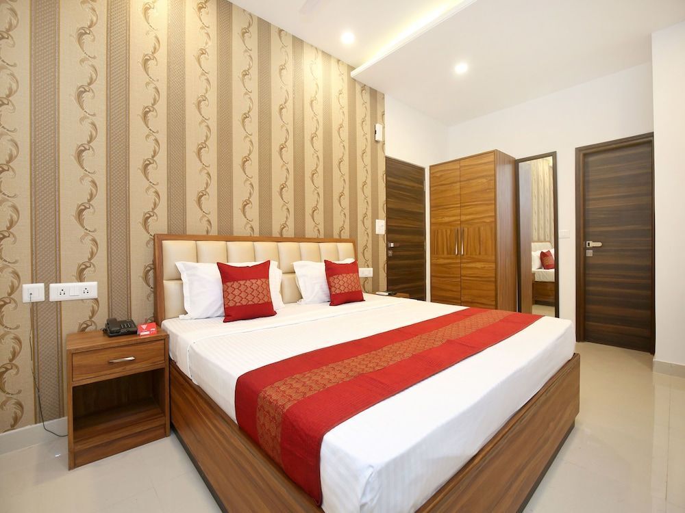 Oyo 14392 Hotel Pearl Wood - Zerakpur - Slaapkamer