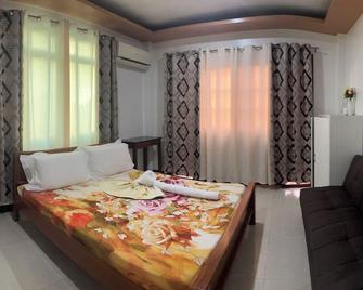 Buena's Haven Travelodge - El Nido - Bedroom