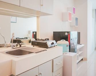 Cozy And Relax Studio Room @ Tree Park Bsd Apartment - Serpong - Kitchen