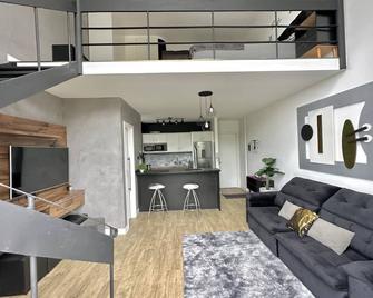 Saint Sebastian Flat 704 - Com Hidro! até 4 pessoas, Duplex, no centro - Jaraguá do Sul - Living room