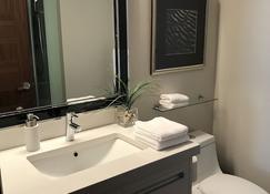 Comfortable And Spacious 2bd, 2ba New Built Condo - Saskatoon - Bathroom