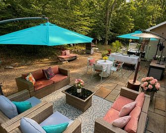 Luxury Forest Villa - 6bdrm, 4bthrm | Hot Tub & Movie Room, Windham 10min - Prattsville - Patio