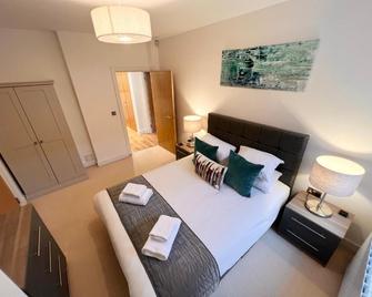 Urban Living's - The King Edward II Luxury Apartment in the heart of Windsor - Windsor - Bedroom