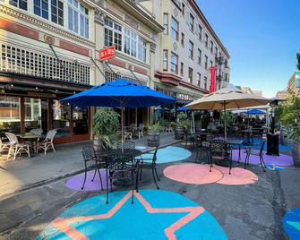 Mcmenamins Crystal Hotel - Portland - Patio