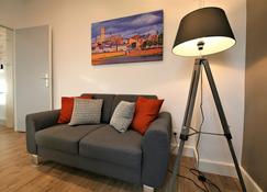 Appartements tout Confort - WIFI gratuit - Parking Gratuit Calme et Lumineux - Nevers - Living room