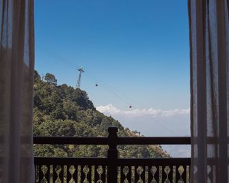 Chandragiri Hills Resort Kathmandu-Luxury in the Clouds - Kathmandu - Balcony