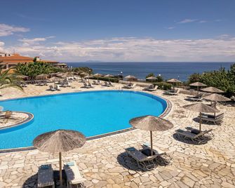 Porto Skala Hotel Village - Skala - Pool